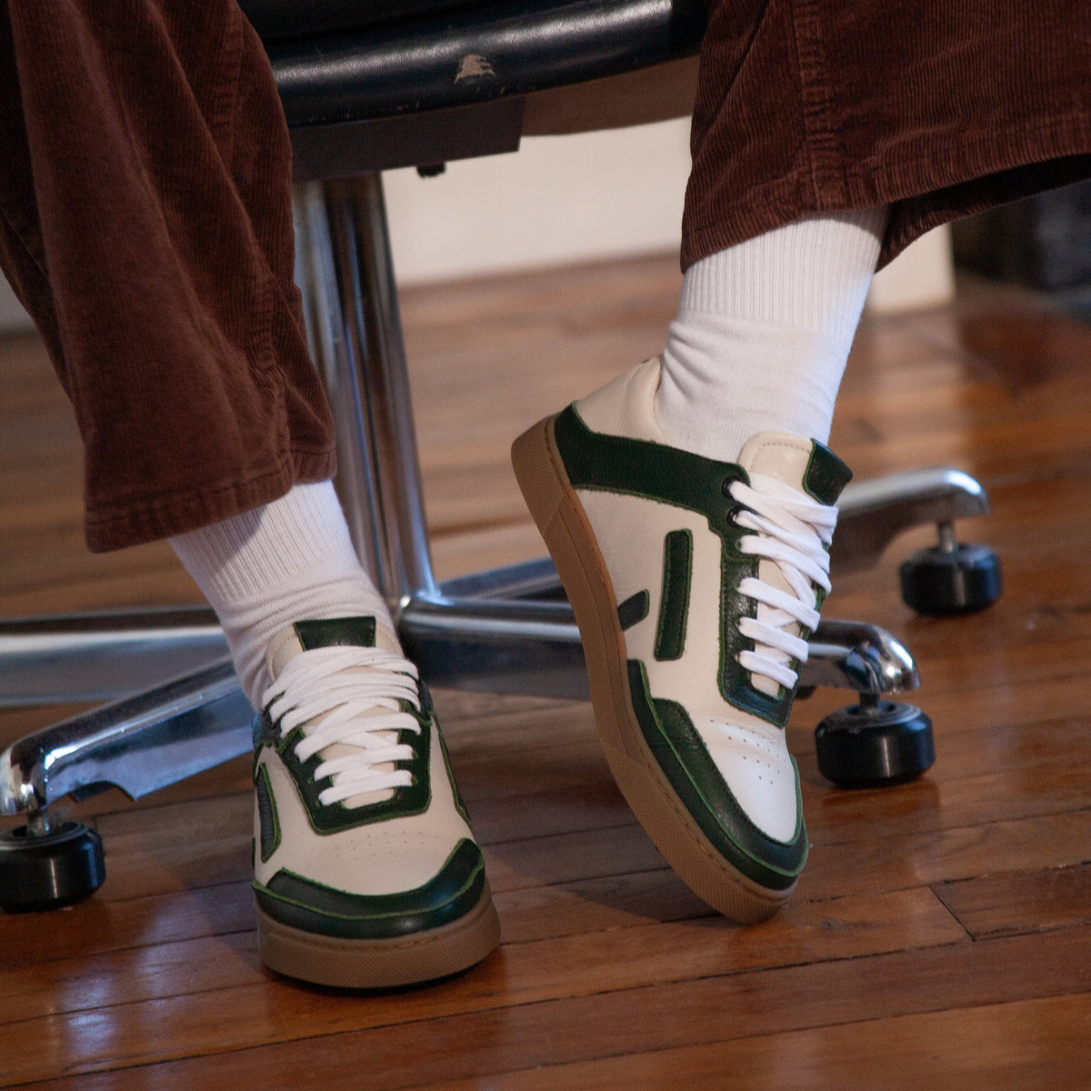 ota-on-the-asphalt-basket-sneaker-premium-hedas-urban-nude-pneu-recyclé-porté