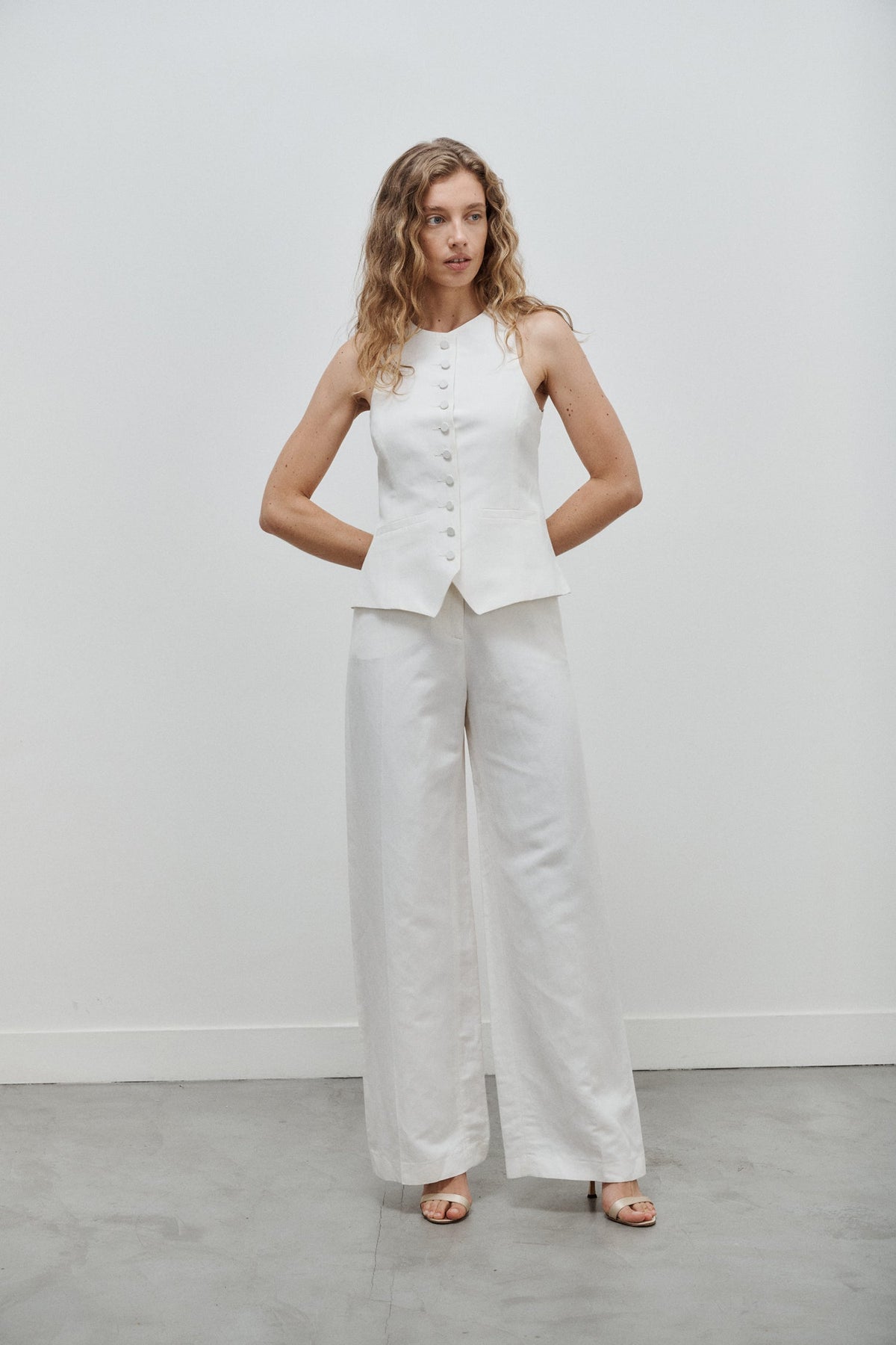 gilet veston de tailleur femme toile de lin et soie blanc cassé Made in France par Facettes Studio