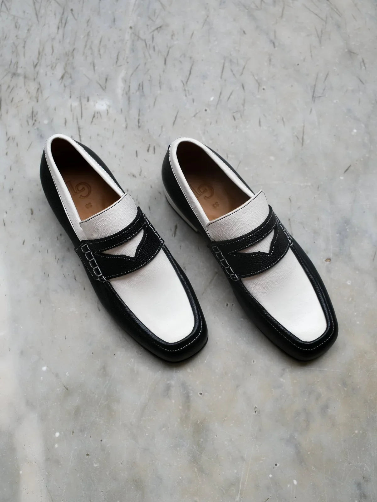 Mocassin Othilie Bicolore blanc et noir - Léopoldine de Galzain