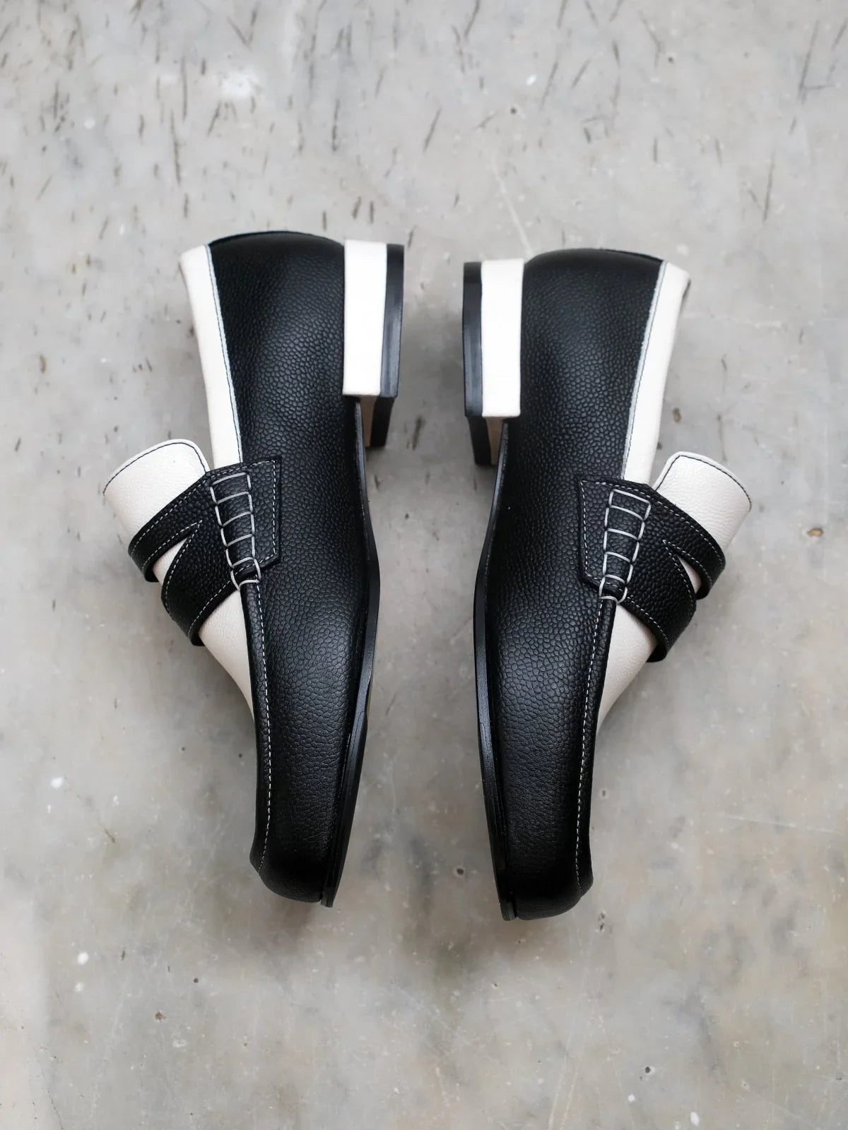 Mocassin Othilie Bicolore blanc et noir - Léopoldine de Galzain