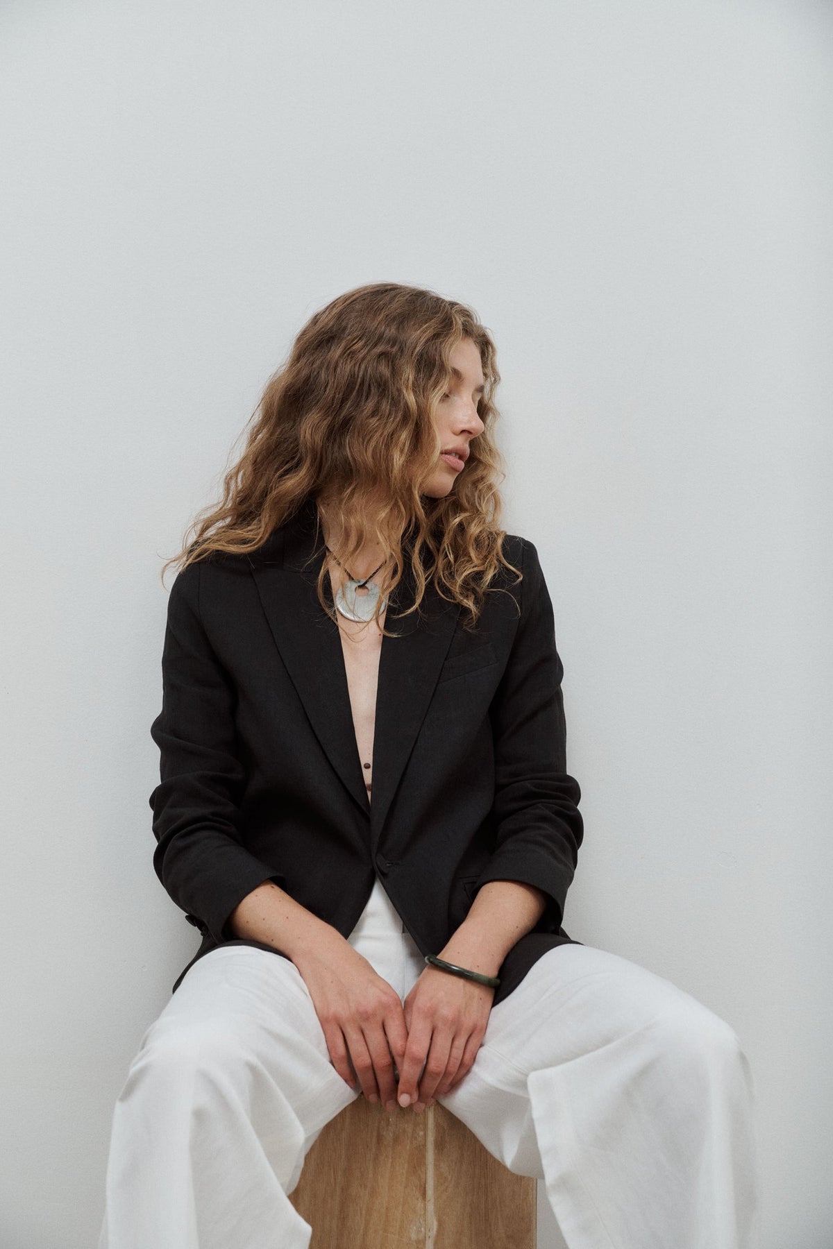 veste de tailleur femme à boutonnage simple en lin noir par facettes Studio